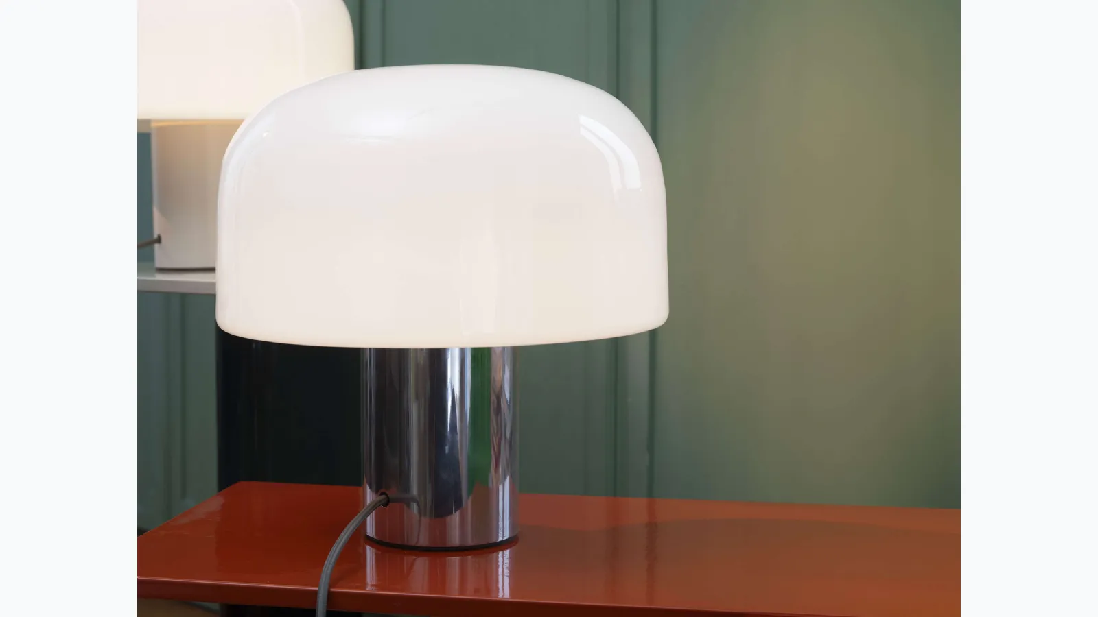 Lampada da tavolo Bellhop Glass T in vetro e alluminio di Flos